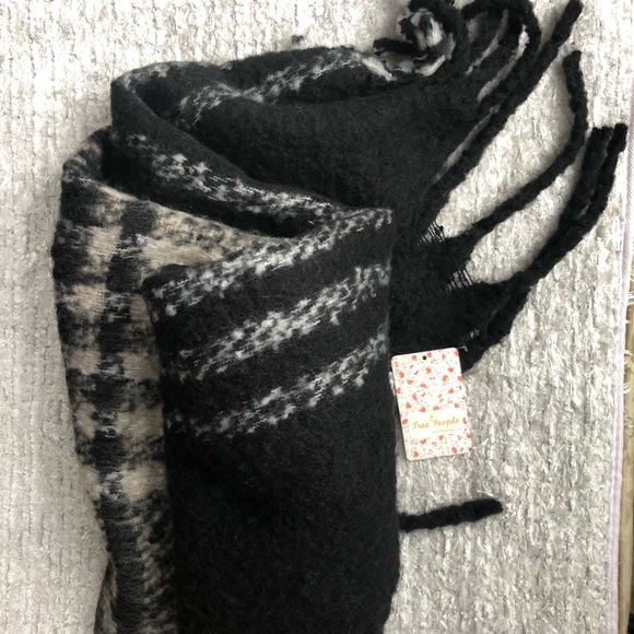 🆕NWT FREE PEOPLE GEMINI Plaid blanket Camel Black - Picture 9 of 9